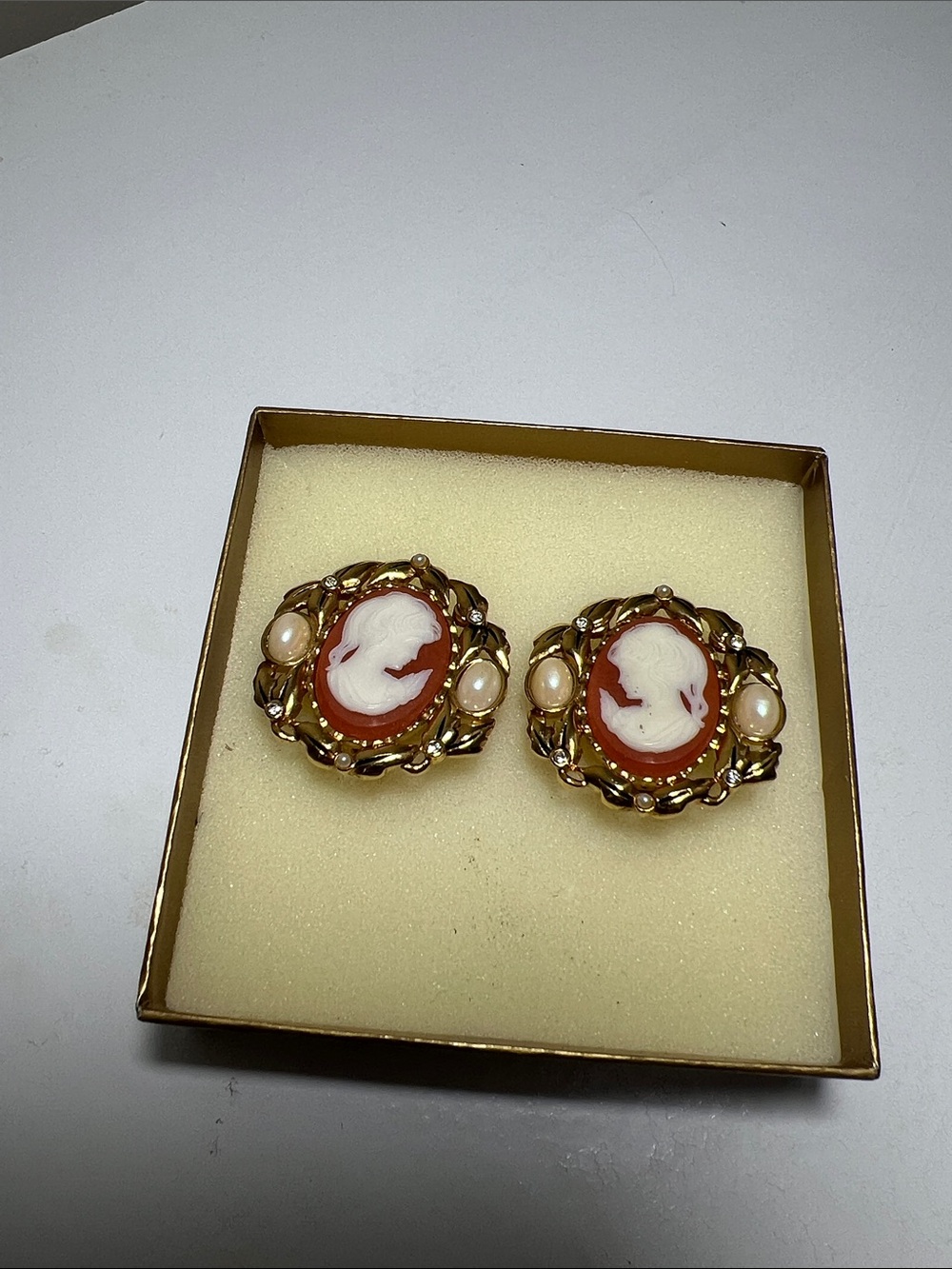 Estate Vintage - Gold-Tone Cameo Earrings with White Cameos and Coral Centers